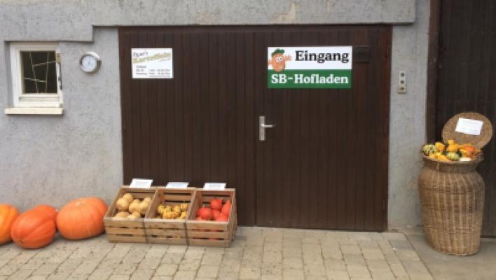 SB-Hofladen mit Kartoffeln und Gemüse